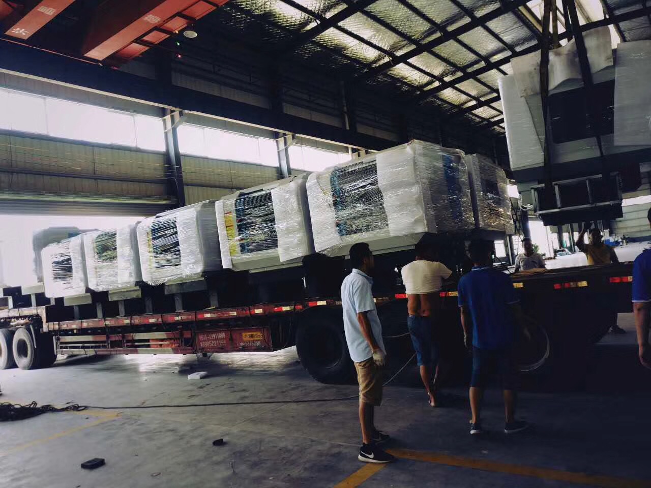 2018深雕數控迎來第二批玻璃精雕機，雙頭精雕機緊張出貨，得到客戶的高度認可。