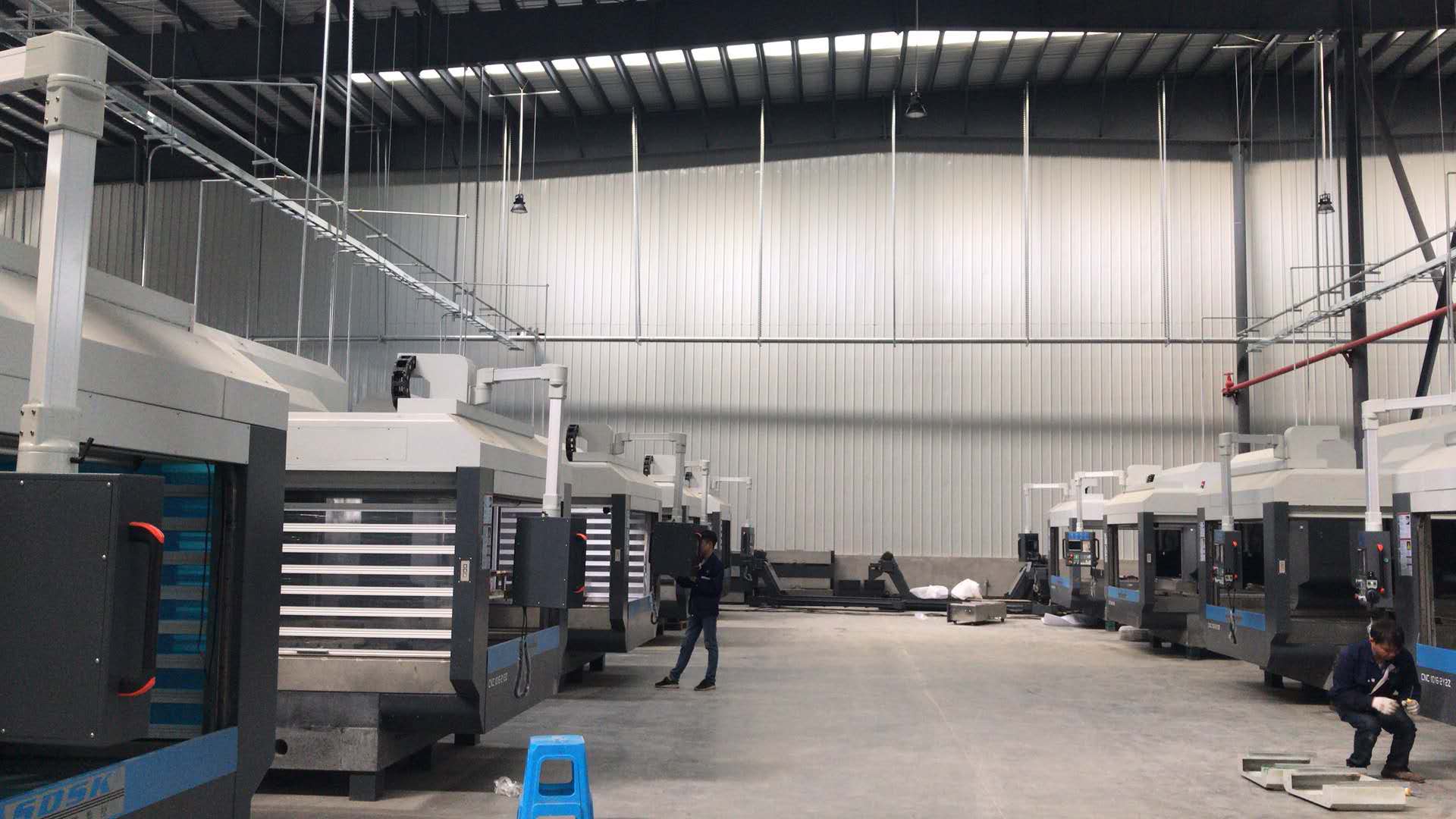 10月出貨50臺精雕機，背后的勤勞付出值得贊揚。